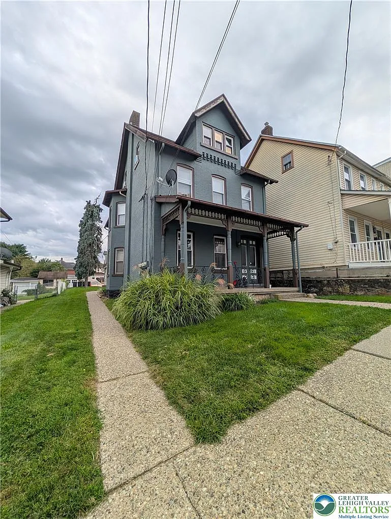 1 bed, 301 sqft, $1,100 — Photo 1