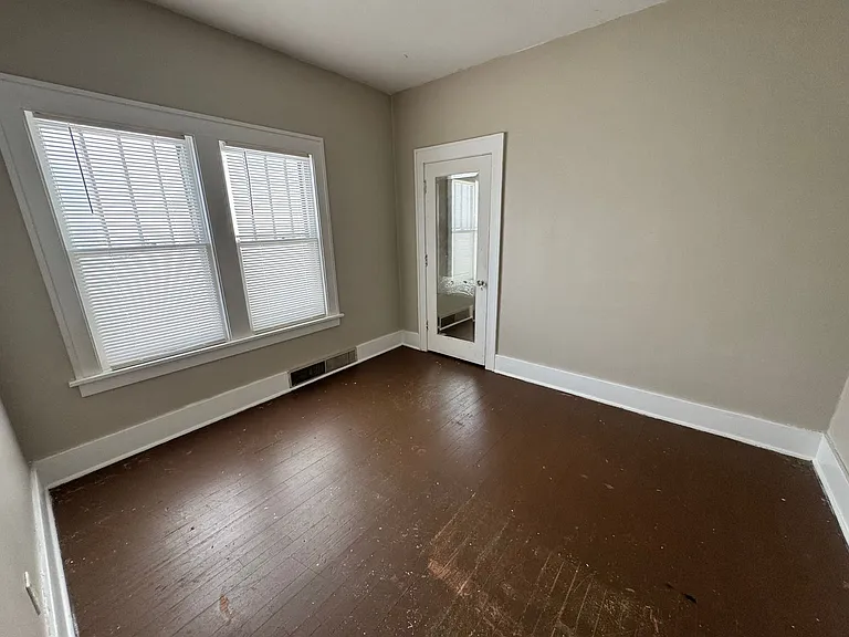 1204 Glenhurst Ct — Photo 7
