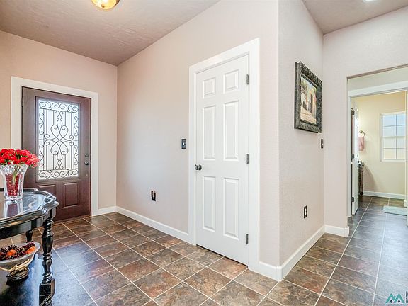 5th image of 300 Ridgecrest Dr