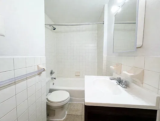Bathroom, photo 1