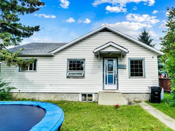 306 1st St E, Cremona, AB T0M 0R0