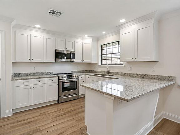 5th image of 140 Ducayet Dr