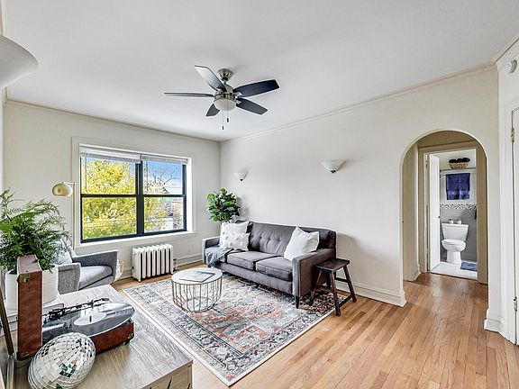 3rd image of 2814 N Lincoln Park W #311