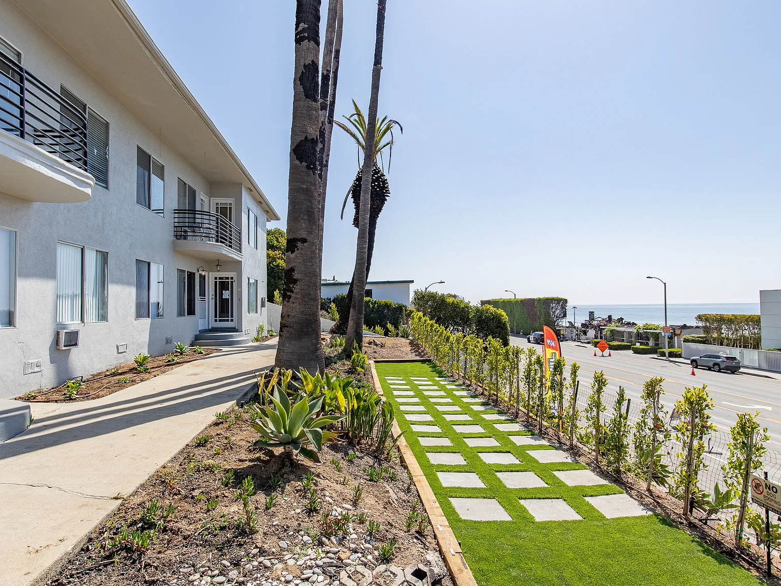 Malibu Cove Apartments — Photo 4