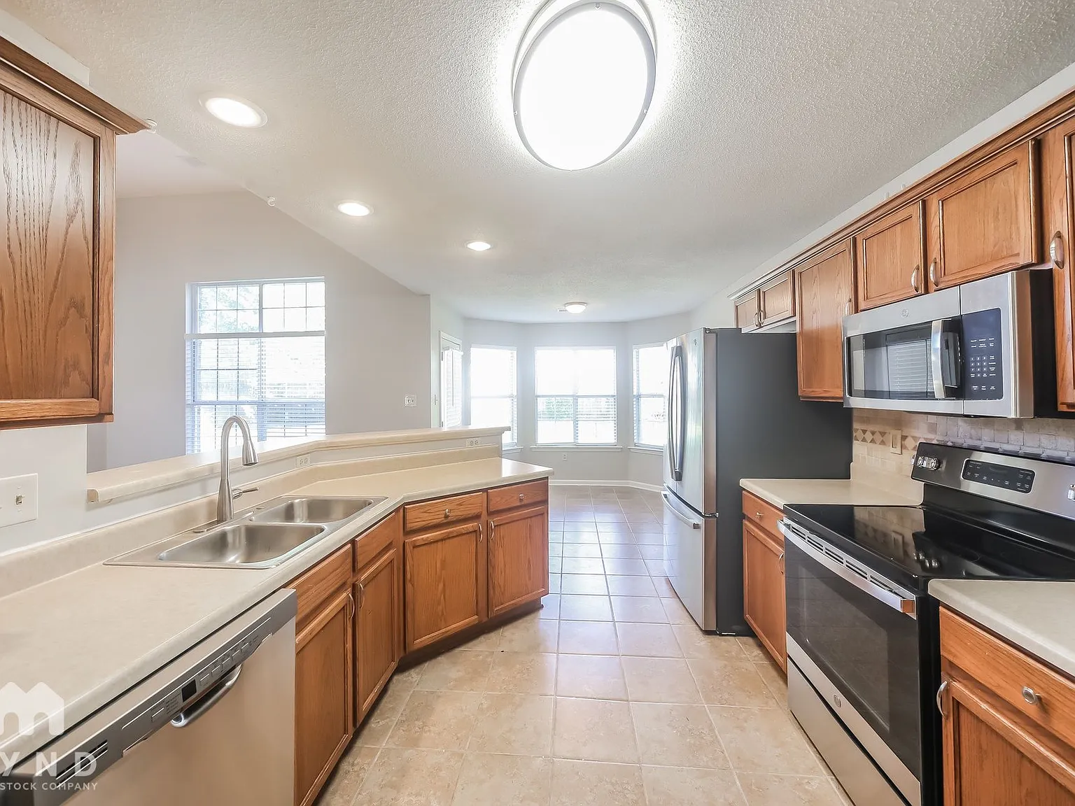 4 bed, 2.5 bath, 2277 sqft, $2,149 — Photo 2