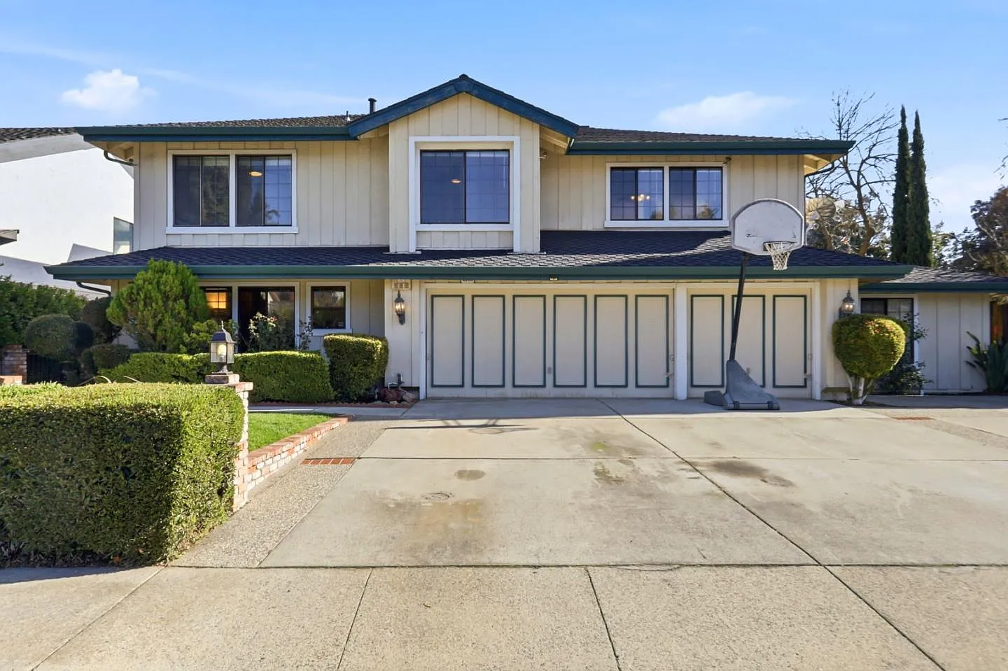 5948 Garlough Dr photo 1