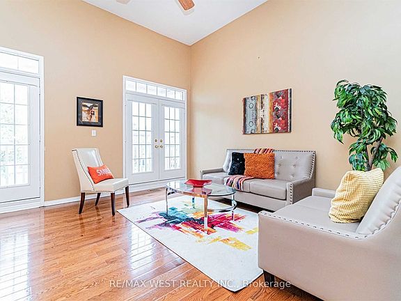 3rd image of 37 Charleswood Cir