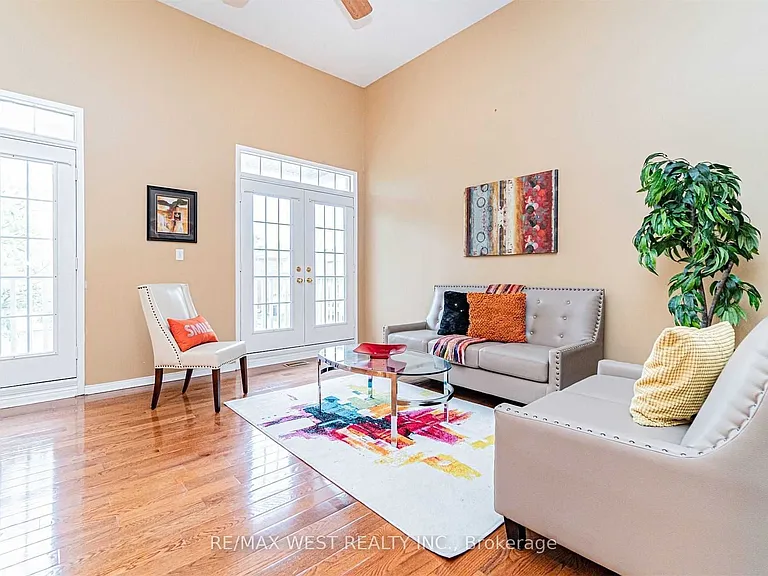 37 Charleswood Cir — Photo 3