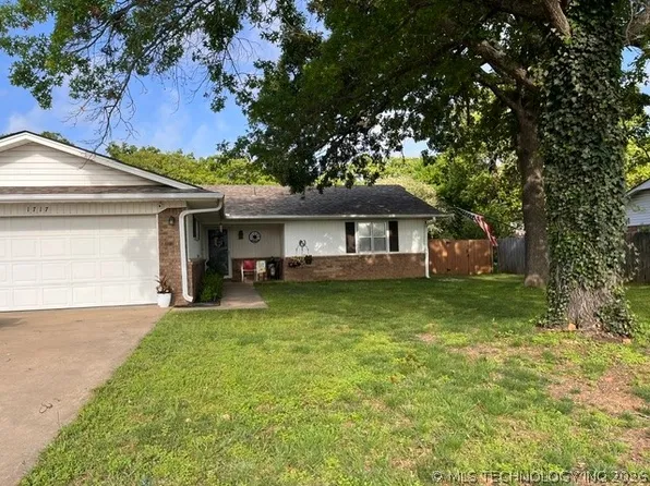 1717 Lacey Dr, Durant, OK 74701
