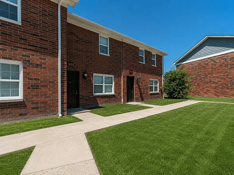 Hamilton Square Apartments — Photo 31