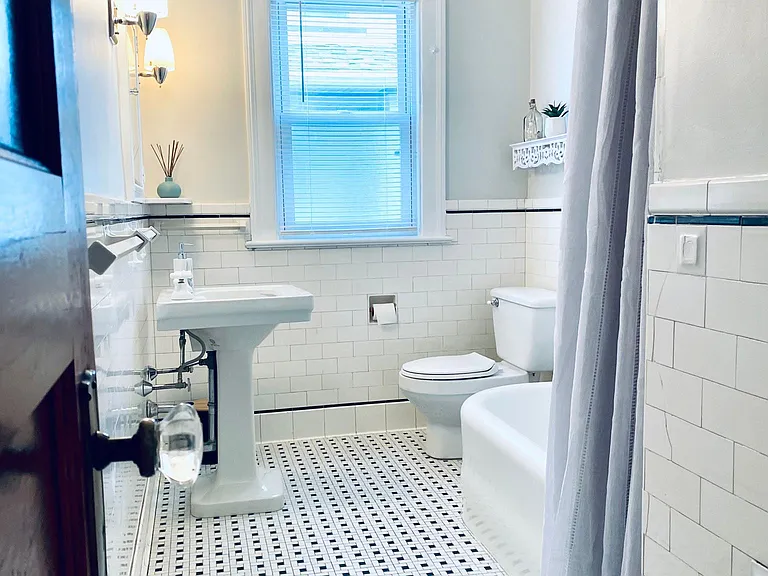 2ed full bathroom
