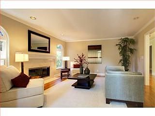3rd image of 113 Melville Ave