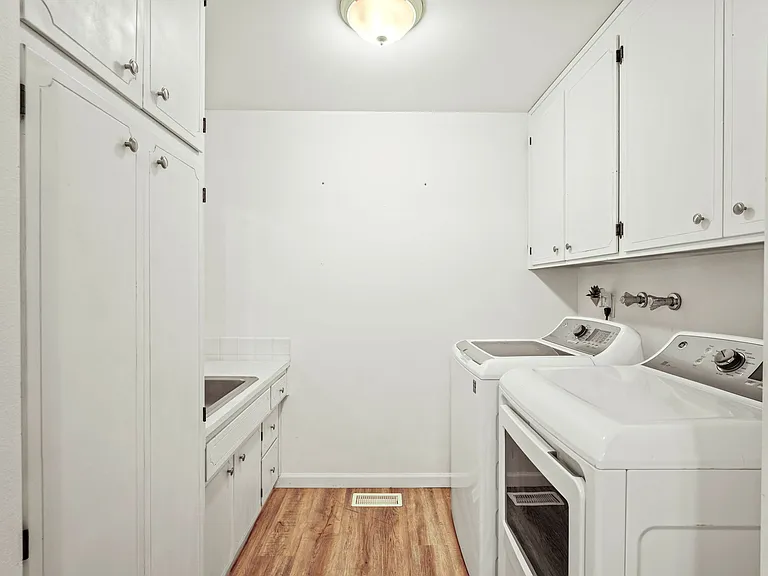 13406 E 10th Ave — Photo 8