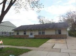 405 Library Ln, Streamwood, IL 60107