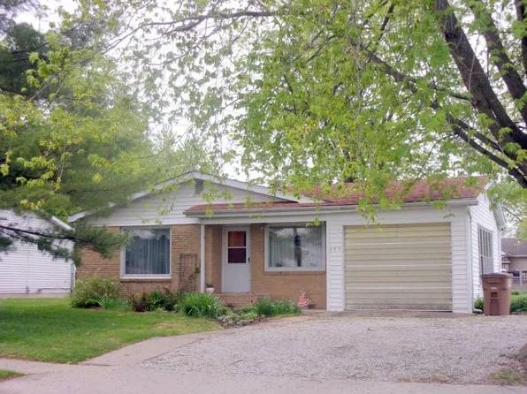 243 Loomis Ln, Carlinville, IL 62626
