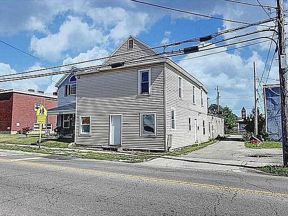 3rd image of 220 Wood St