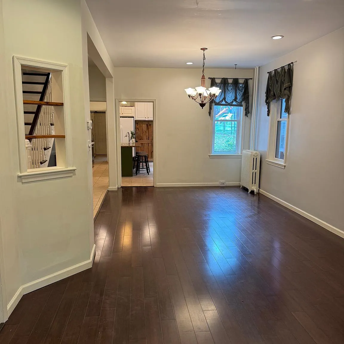 4 bed, 1977 sqft, $2,150 — Photo 3