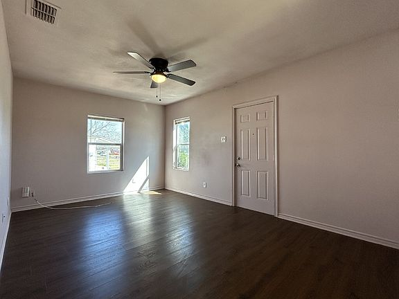 3rd image of 3118 37th St