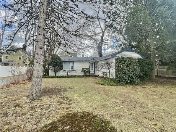 11 Clovelly Ln, Framingham, MA 01702