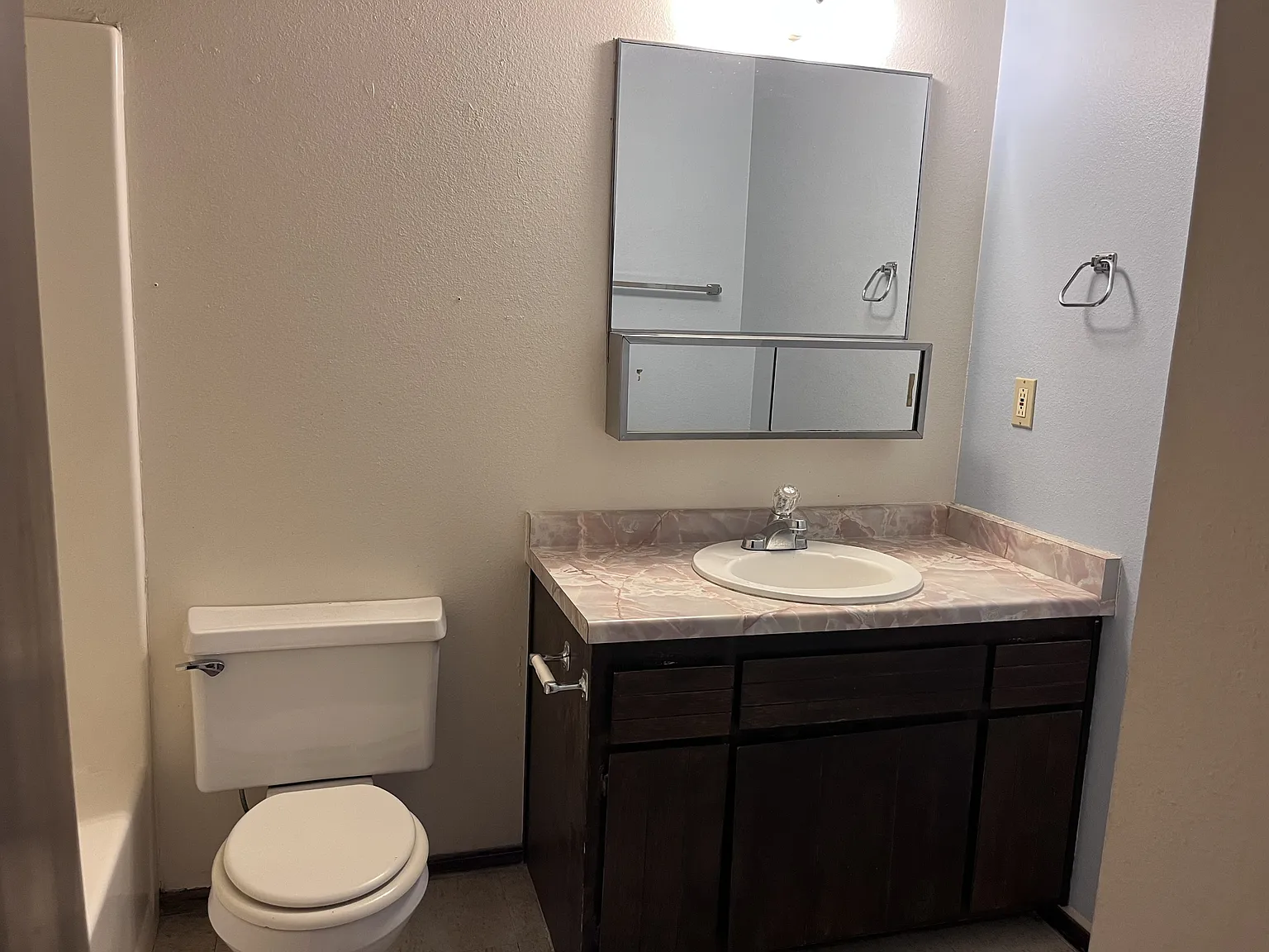 2 bed, 985 sqft, $950 — Photo 3