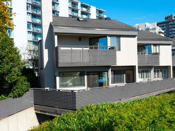 1896 Bellevue Ave, West Vancouver, BC V7V 1B4