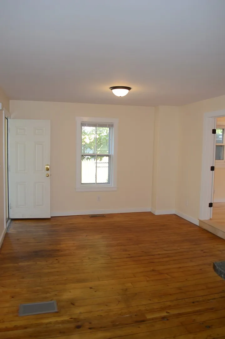 18 Rose Street — Photo 2