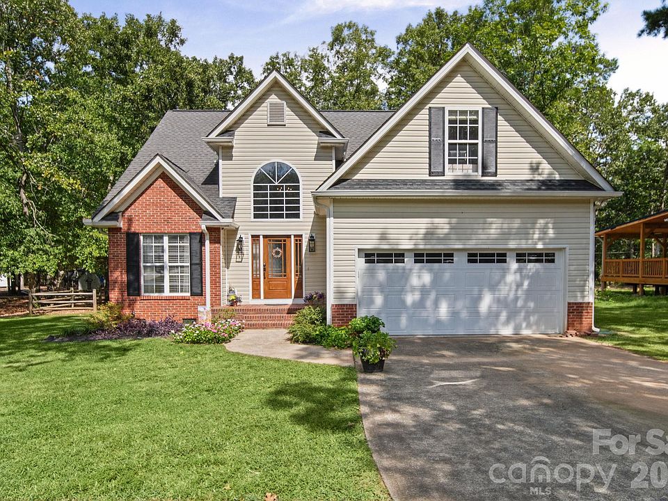 1st image of 3070 Beech Ct #77