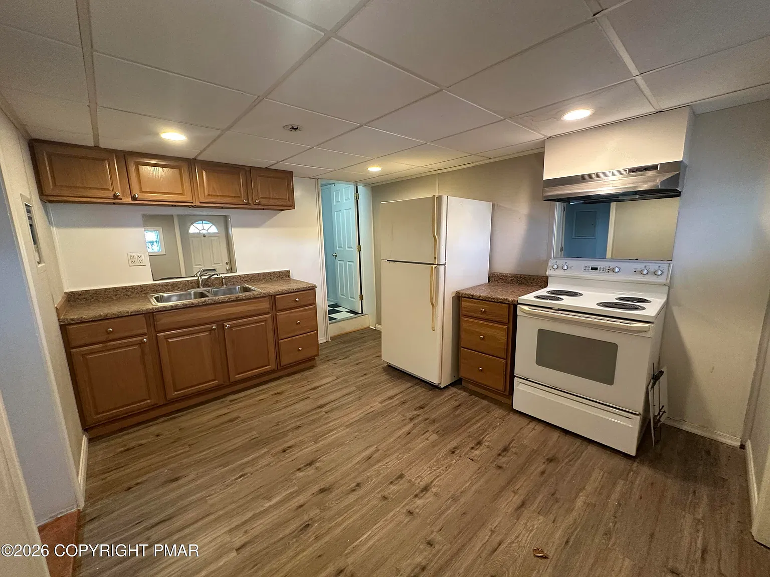 3 bed, 1.0 bath, 550 sqft, $1,500 — Photo 2