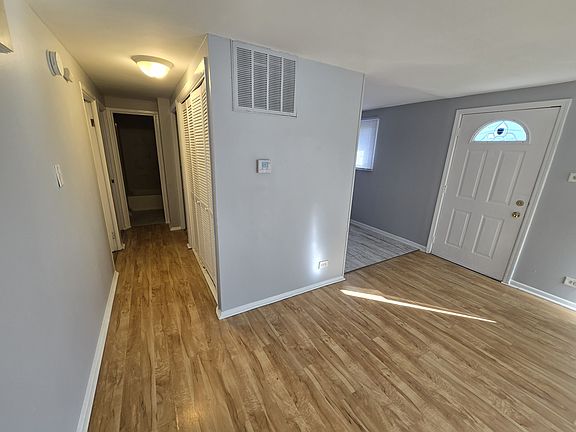 5th image of 16352 Oxford Dr