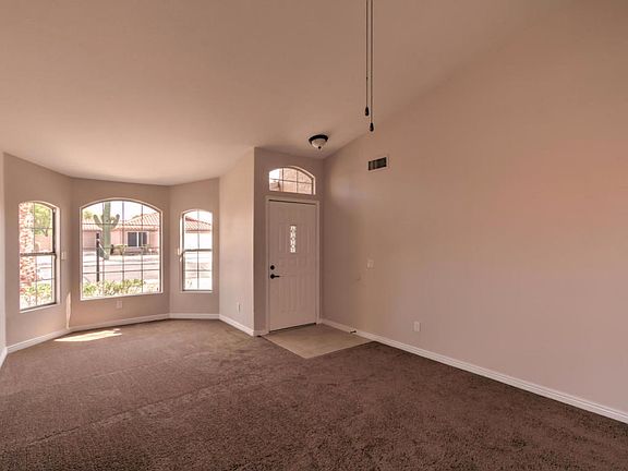 4th image of 4052 E Alder Ave