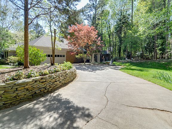 Side/ Garage/driveway