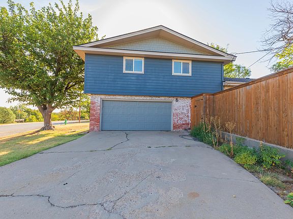 3rd image of 1947 Grape St