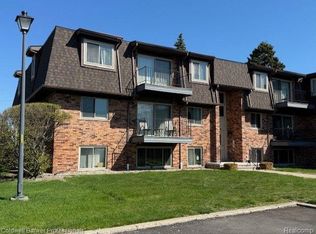 103 Riviera Dr, Saint Clair Shores, MI 48080