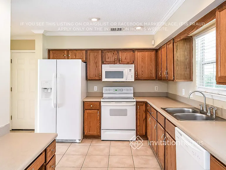 9044 Camshire Dr — Photo 7