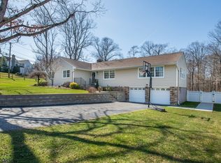 25 White Oak Dr, North Caldwell, NJ 07006