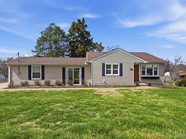 25 Delord Ave, Maryland Heights, MO 63043