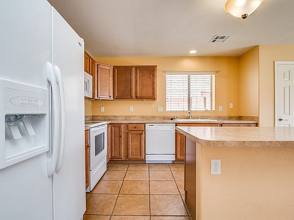 4th image of 23199 W Mohave St