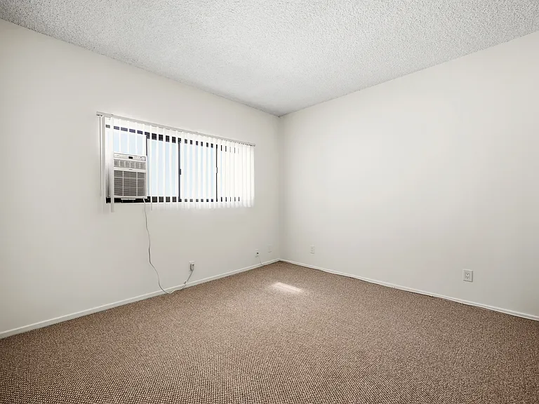 1252 Granville Ave #6 — Photo 7