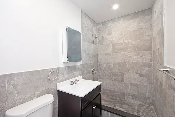 Rented by R New York | media 28