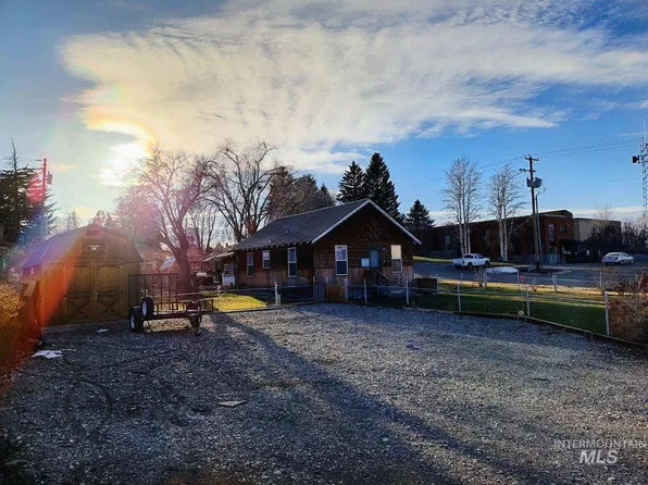 417 W A St, Shoshone, ID 83352
