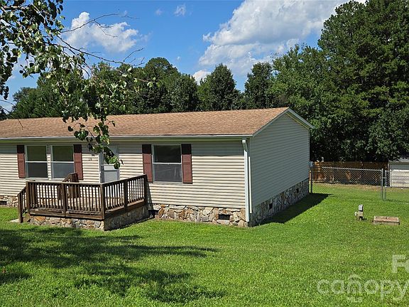 3rd image of 176 Crown Ct