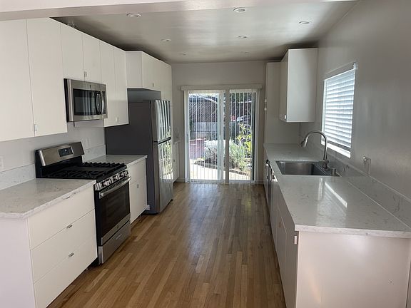 5th image of 3784 Rosewood Ave