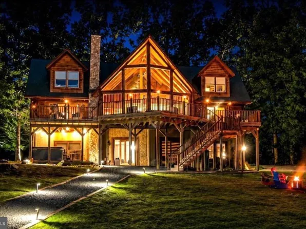 285 Lakewood Landing Dr, Bumpass, VA 23024