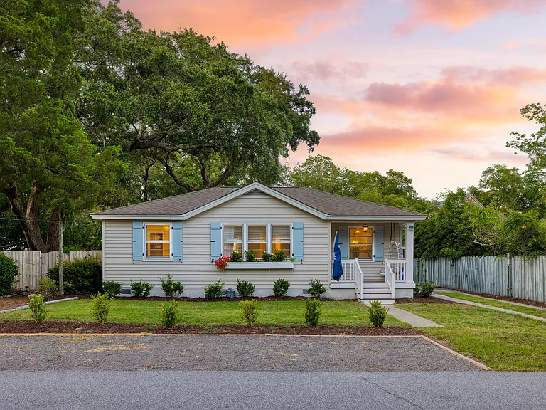 1424 Moultrie St — Photo 22