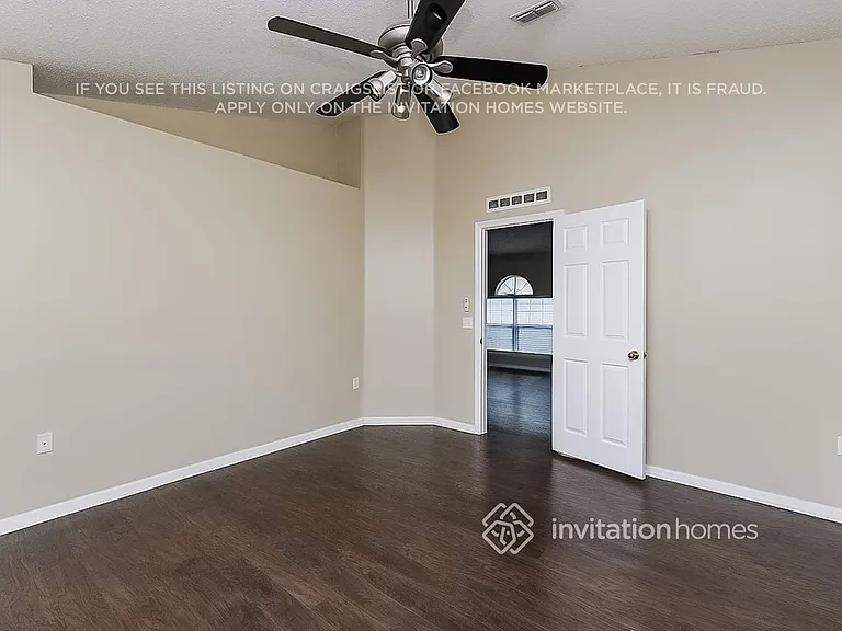 17037 Holmby Ct — Photo 22