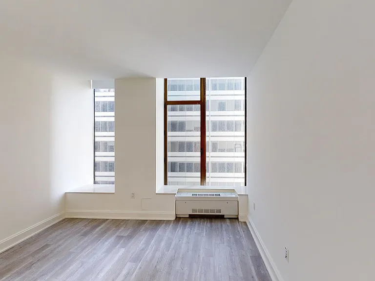 10 Hanover Square — Photo 121