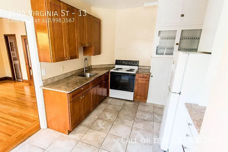 Building Photo - 2505 Virginia St #13