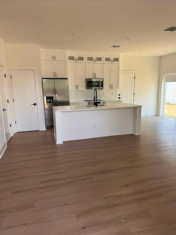 3 bed, 2.5 bath, 1862 sqft, $3,300 — Photo 3