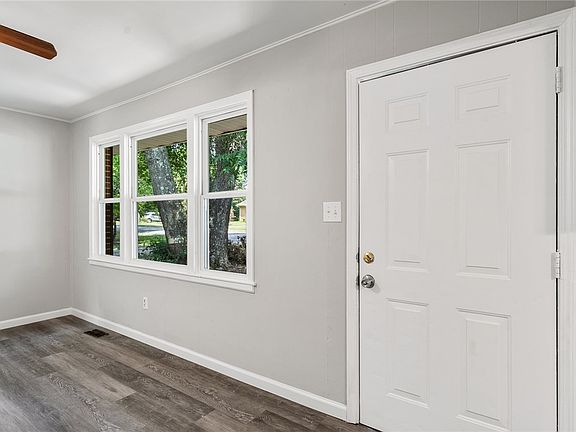 5th image of 126 Pickens Cir