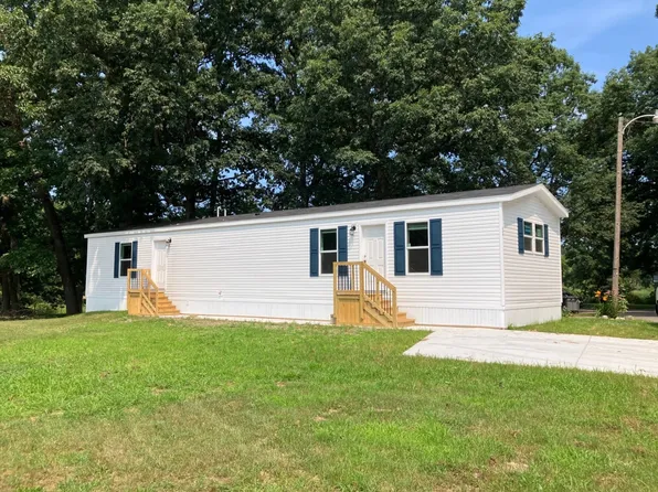 70710 Maple St #32, Edwardsburg, MI 49112